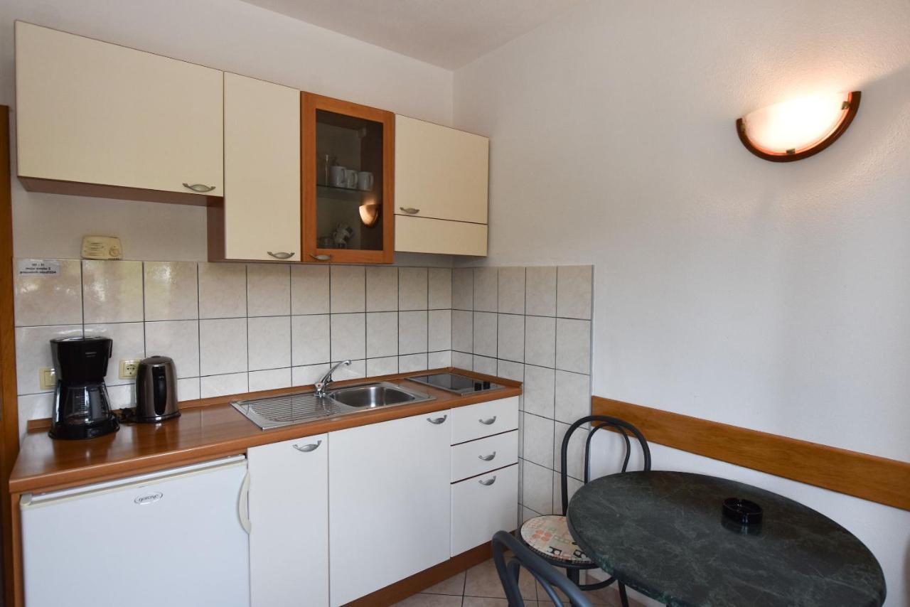 Apartments Karmen Primosten Exterior photo