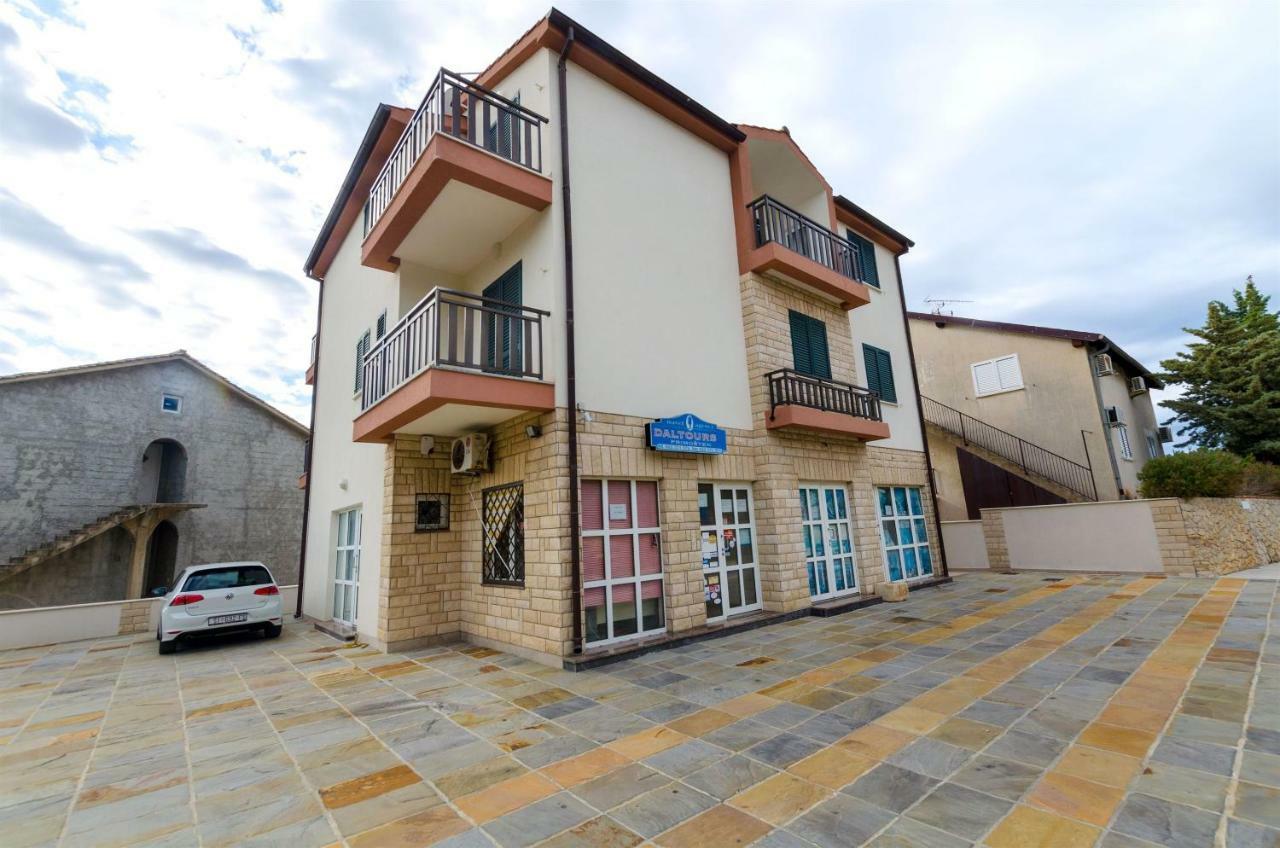 Apartments Karmen Primosten Exterior photo